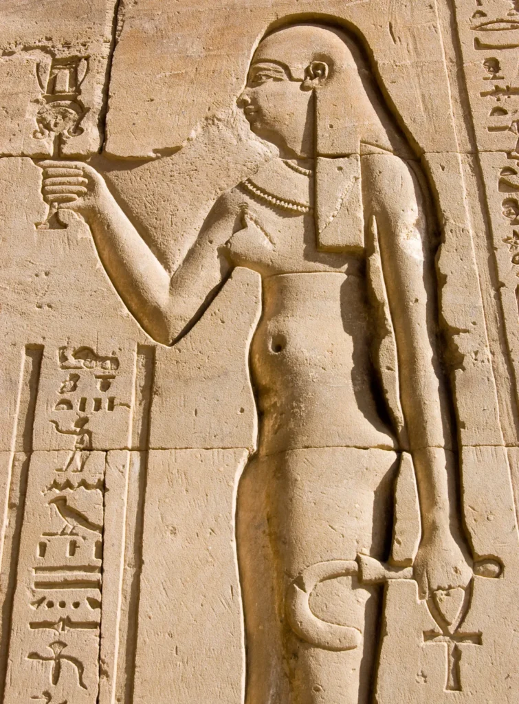 Cleopatra-temple-Horus-Egypt-Idfu Escultura antiga da rainha Cleópatra