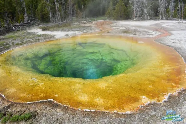 Old-Faithful-Geyser-Basin-1-600x400 Gêiseres e fontes termais