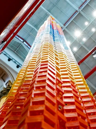 A maior torre de dominós já feita