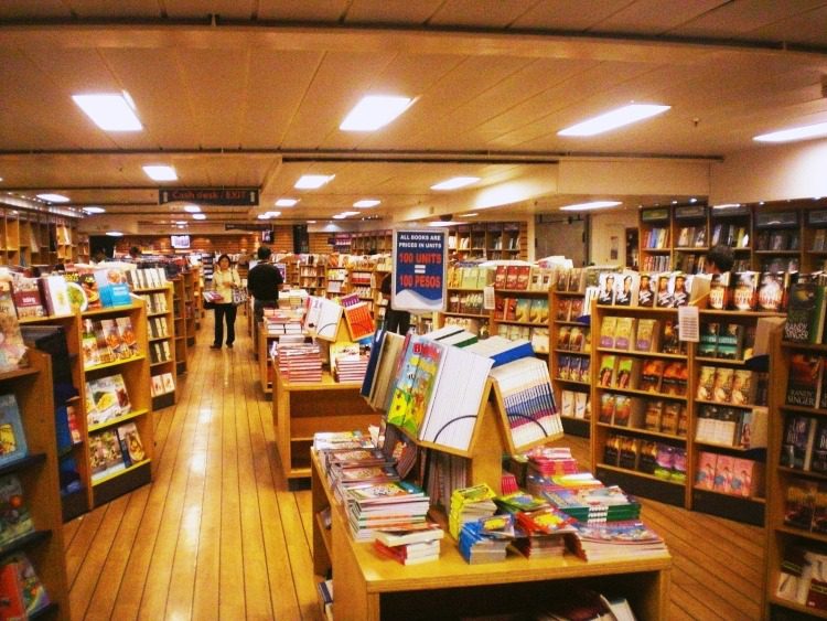 bookfair-1 Interior do navio Logos Hope