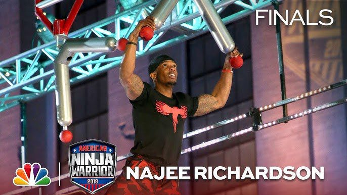 double backflip Najee Richardson durante evento da Ninja Warrior